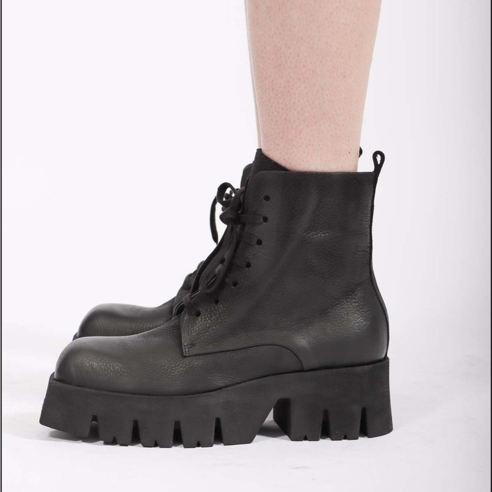 Comb Tooth Lace Up Boot in Nero by Lofina. BRAND NEW IN BOX! Size 41